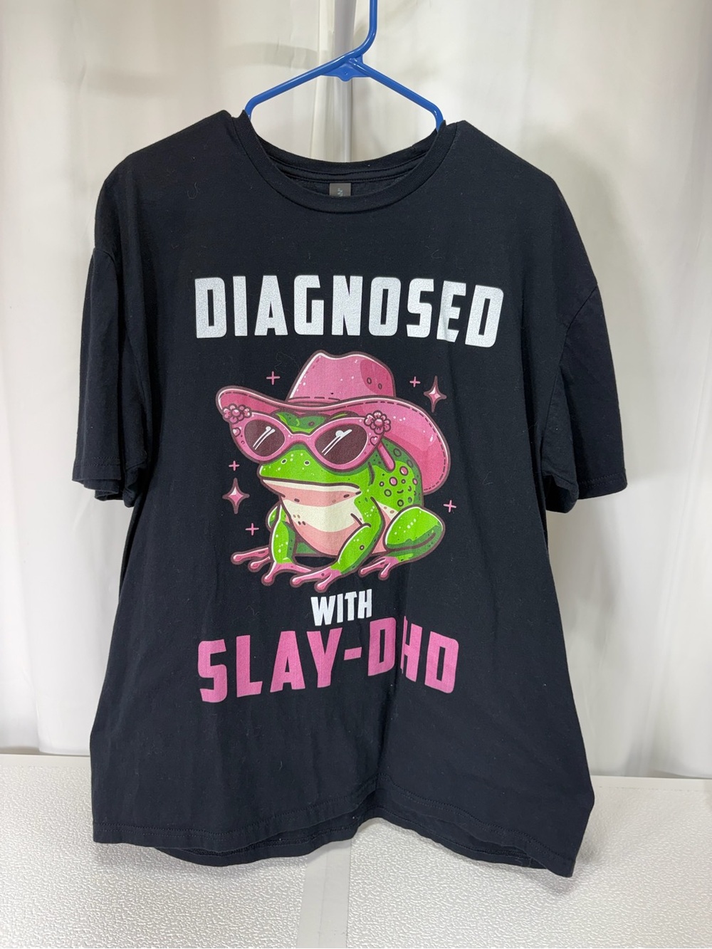 Gildan Black Tee with Pink & Green Frog Graphic 4164